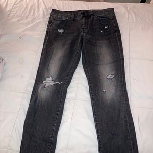 Super cute black stretchy jeans with rips